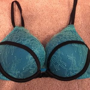 Victoria’s Secret bombshell plunge bra size 32b